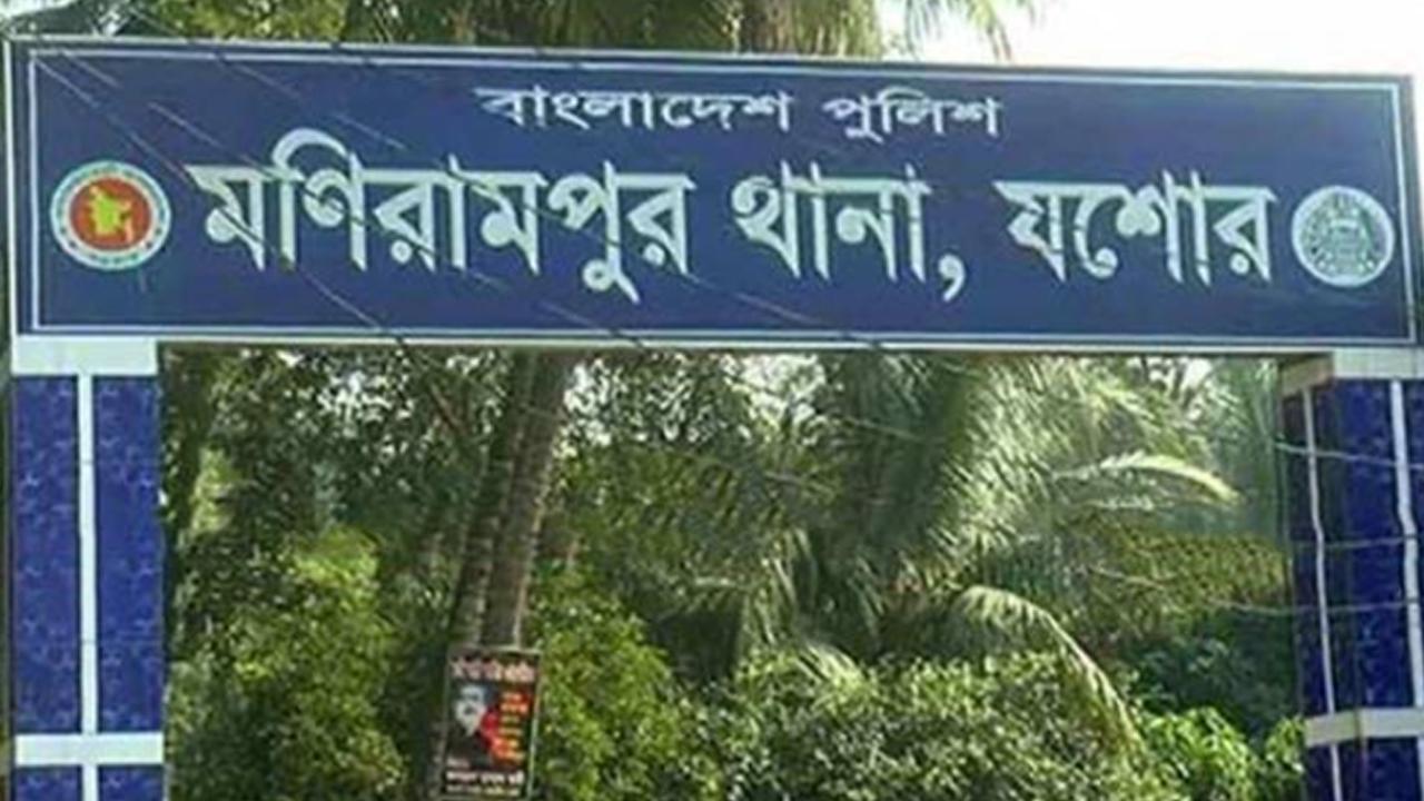 স্ত্রীর গলাকেটে ফাঁস নিলেন স্বামী, আশঙ্কাজনক অবস্থায় ভর্তি গৃহবধূ