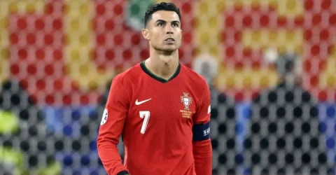 ছেলের সঙ্গে একই ক্লাবে খেলবেন রোনালদো, তাই নিচ্ছেন না অবসর