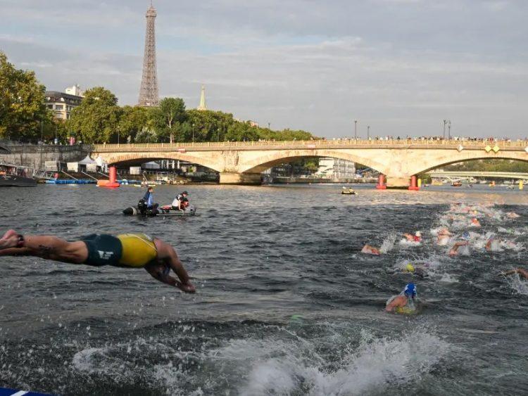 সিন নদীর দূষণে বাতিল ট্রায়াথলন