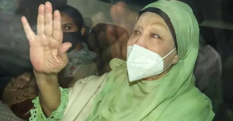 জ্বরে ভুগছেন খালেদা জিয়া, কমেছে হিমোগ্লোবিনও