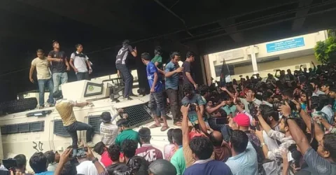 পুলিশের এপিসিতে ‘উদ্দাম নৃত্য’, কোটা আন্দোলনকারীদের বিরুদ্ধে মামলা
