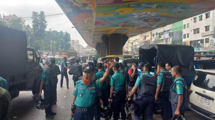মহাখালীতে অতিরিক্ত পুলিশ মোতায়েন