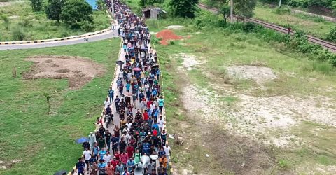 ঢাকা-রাজশাহী রেলপথ অবরোধ শিক্ষার্থীদের