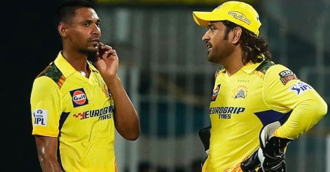 চেন্নাইয়ের রিটেইন লিস্ট থেকে বাদ পড়লেন মোস্তাফিজ ও ধোনি
