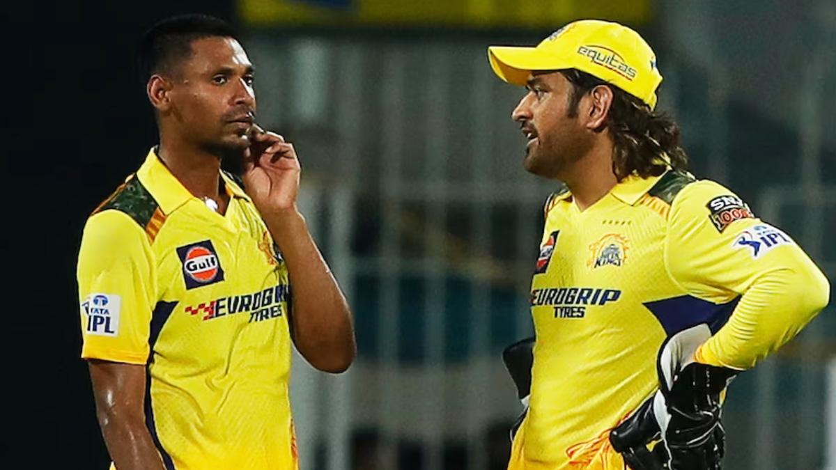 চেন্নাইয়ের রিটেইন লিস্ট থেকে বাদ পড়লেন মোস্তাফিজ ও ধোনি