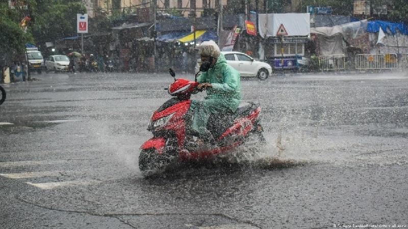 আজ ভারী বৃষ্টি হতে পারে যেসব বিভাগে