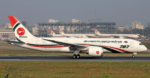 বিমানবন্দরের চারপাশে অবরোধ, যাত্রী আসতে না পারায় ৩৮ ফ্লাইট বিলম্ব