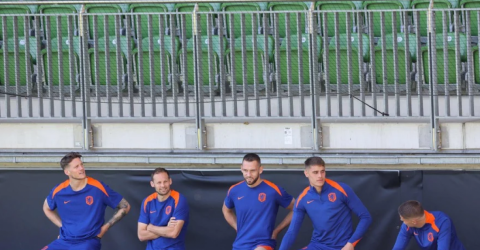 ভ্রমণ বিশৃঙ্খলায় বাতিল নেদারল্যান্ডসের সংবাদ সম্মেলন!