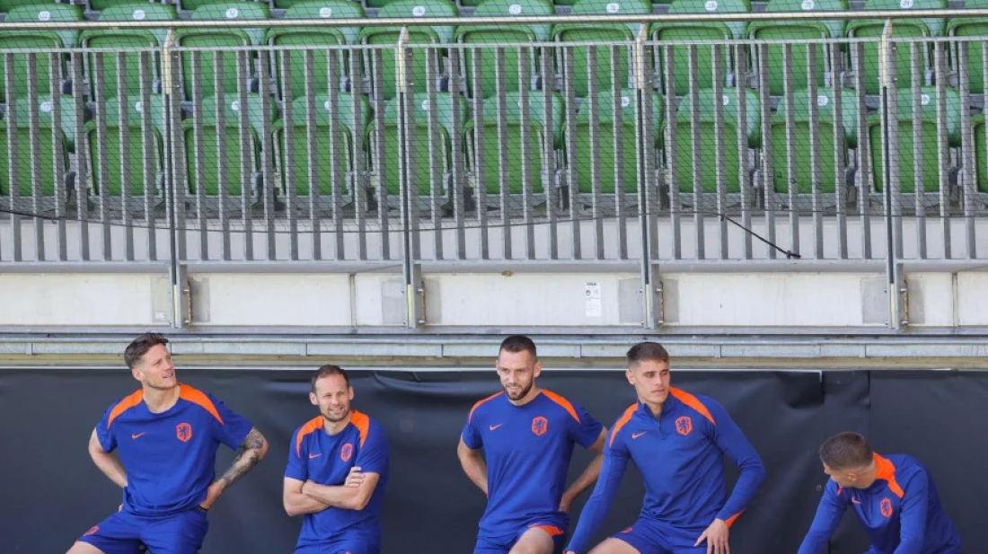 ভ্রমণ বিশৃঙ্খলায় বাতিল নেদারল্যান্ডসের সংবাদ সম্মেলন!