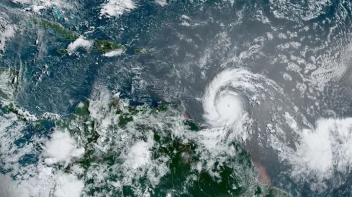 ধেয়ে আসছে শক্তিশালী হারিকেন বেরিল, আঘাত হানতে পারে যেসব অঞ্চলে