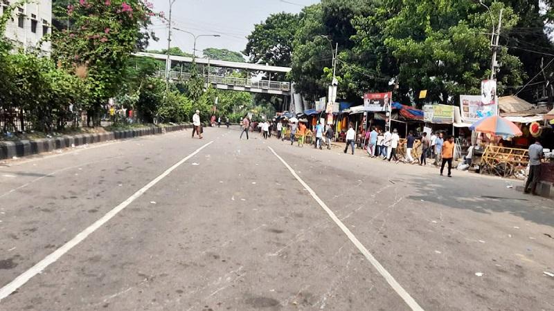 গণপরিবহন বন্ধের সুযোগে রিকশা ভাড়া দ্বিগুণ