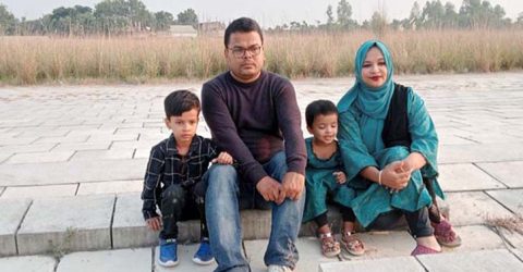 বুলেটের আঘাত কেড়ে নিয়েছে পরিবারটির হাসি