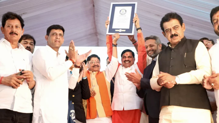 ইন্দোরে একদিনে ১১ লাখ চারা রোপন করে বিশ্ব রেকর্ড