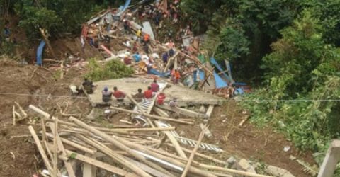 ইন্দোনেশিয়ায় ভূমিধসে ১২ জনের মৃত্যু