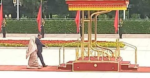 চীনের গ্রেট হলে প্রধানমন্ত্রীকে রাষ্ট্রীয় অভ্যর্থনা
