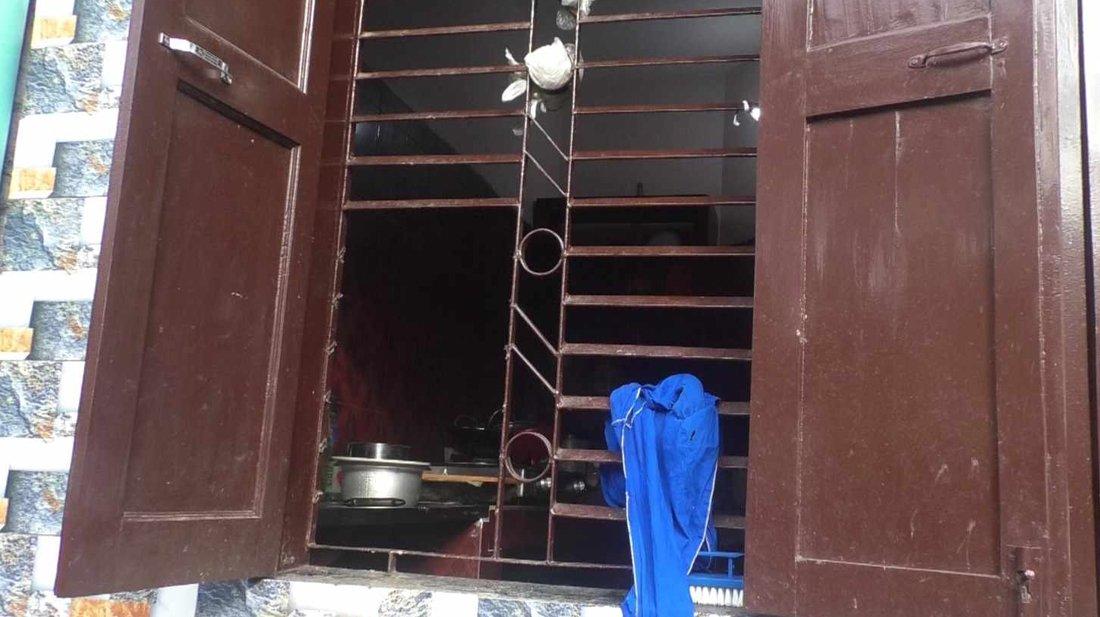 গ্রিল কেটে ঘরে ঢুকে প্রবাসীর স্ত্রীকে ছুরিকাঘাতে হত্যা, মেয়েকে জখম