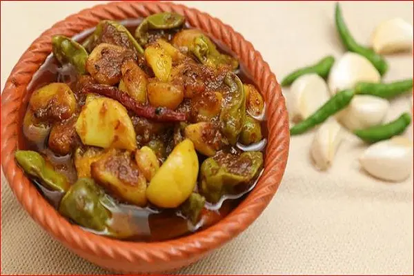 রসুন-মরিচ দিয়ে বানিয়ে নিন সুস্বাদু এই আচার