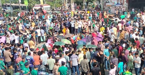 আড়াই ঘণ্টা পর তাঁতীবাজার ছাড়লেন জবি শিক্ষার্থীরা