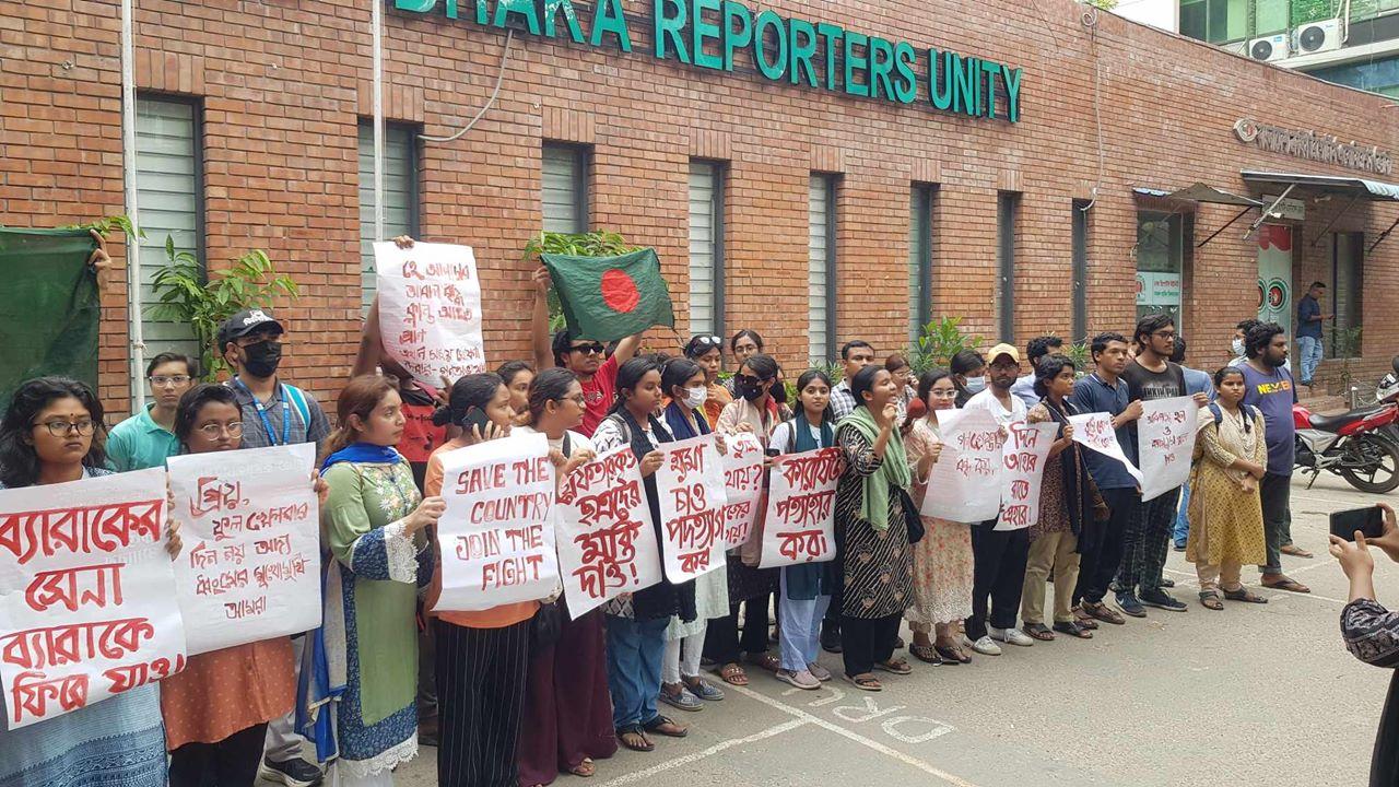 সমন্বয়কদের জিম্মি করে বিবৃতি দেওয়াচ্ছে ডিবি : আন্দোলনকারীরা