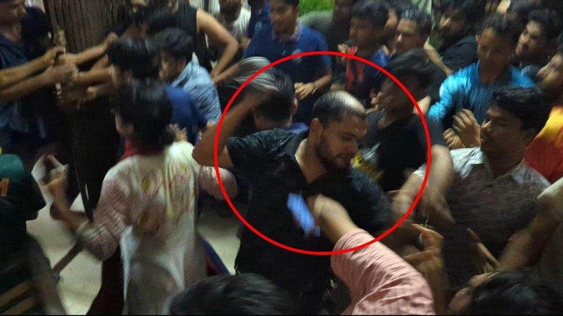 জাবিতে আন্দোলনকারীদের ওপর ছাত্রলীগের হামলা, হল প্রভোস্টের পদত্যাগ