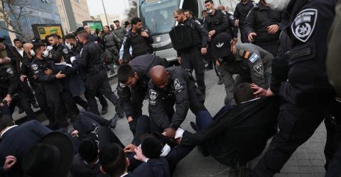 ইসরায়েলে আল্ট্রা অর্থডক্স ইহুদিদের সাথে পুলিশের সংঘর্ষ