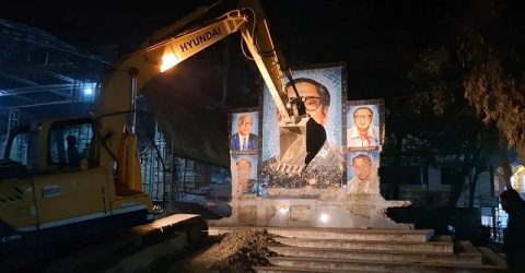 গুঁড়িয়ে দেওয়া হলো বঙ্গবন্ধু ও জাতীয় চার নেতার ম্যুরাল