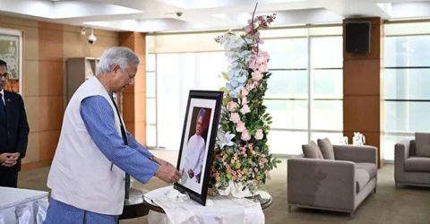 মনমোহন সিংয়ের প্রতি শ্রদ্ধা জানালেন প্রধান উপদেষ্টা