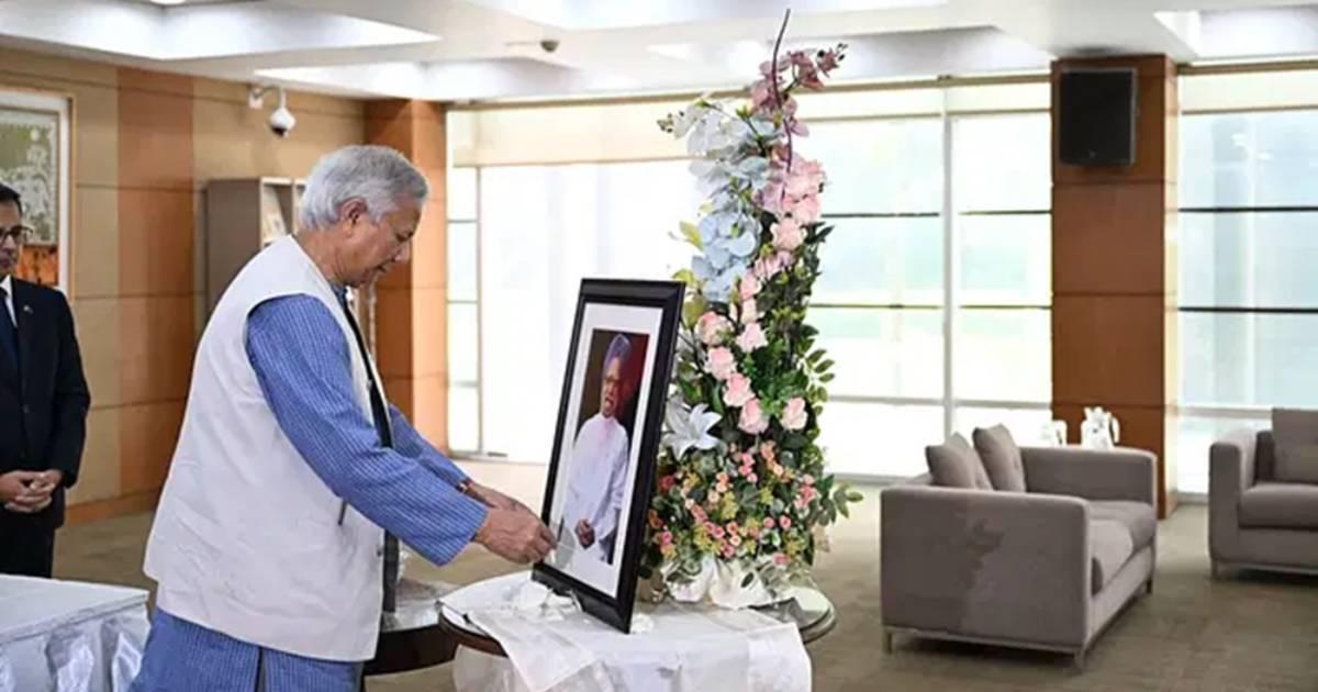 মনমোহন সিংয়ের প্রতি শ্রদ্ধা জানালেন প্রধান উপদেষ্টা