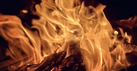 ছেলে না হওয়ায় স্ত্রীকে পুড়িয়ে মারলেন স্বামী