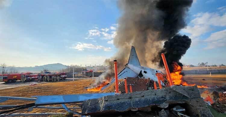 বিধ্বস্ত প্লেনের দুজন ছাড়া সব আরোহীর মৃত্যুর শঙ্কা