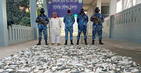 ১২০০ কেজি জাটকা দেওয়া হলো মাদ্রাসা-এতিমখানায়