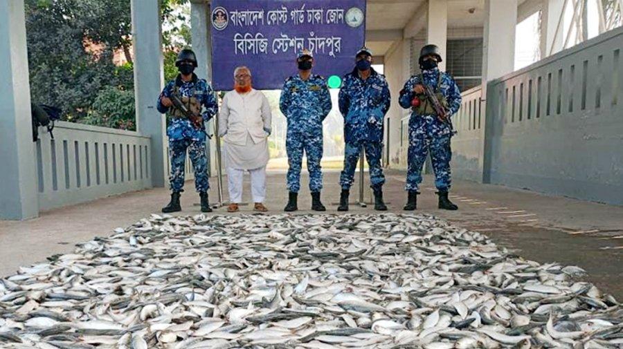 ১২০০ কেজি জাটকা দেওয়া হলো মাদ্রাসা-এতিমখানায়