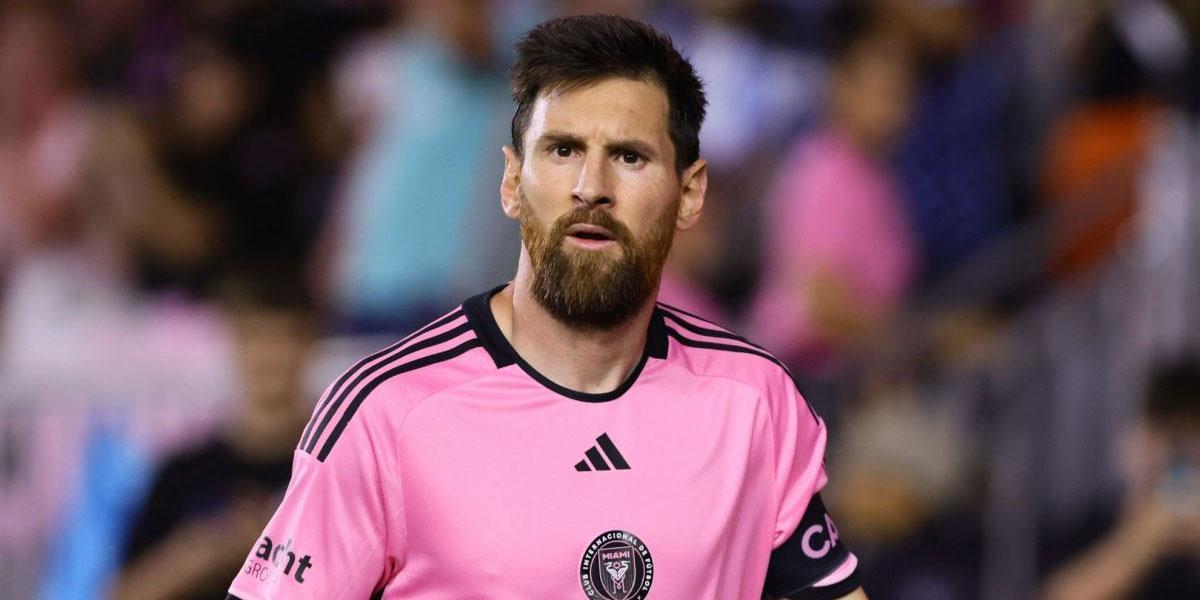 বাইডেনের পুরস্কার নিতে কেন হোয়াইট হাউসে যাননি মেসি