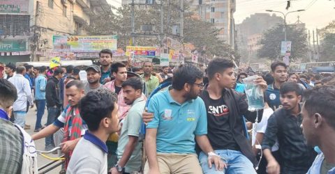 সচিবালয় অভিমুখে জবির অনশনরত শিক্ষার্থীরা