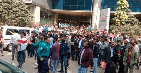 টিকা না পেয়ে সৌদিগামীদের বিক্ষোভ