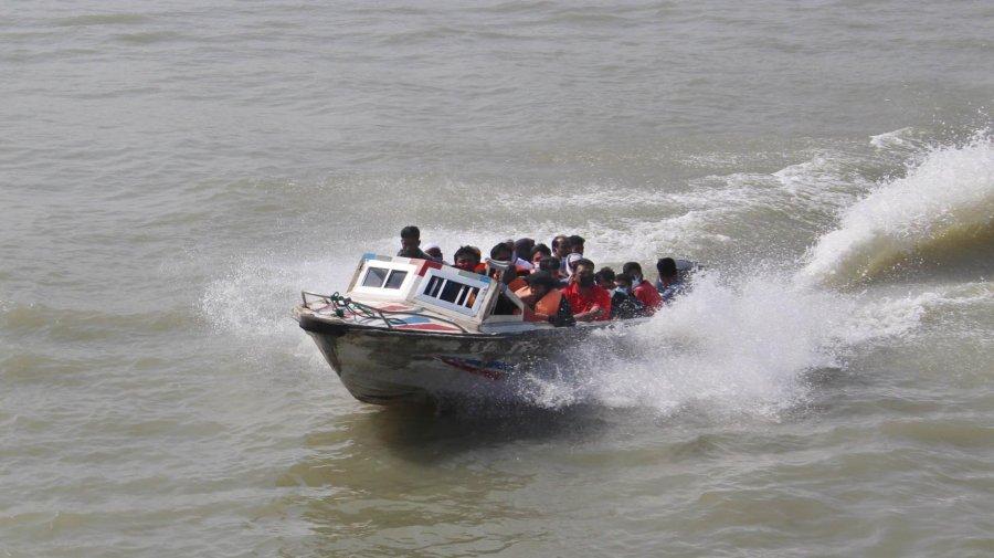 মেঘনায় দুই স্পিডবোটের সংঘর্ষে নিহত বেড়ে ৩