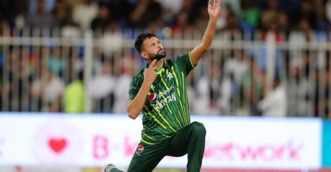 পিএসএলে দল না পাওয়ায় ক্ষোভে অবসর ঘোষণা