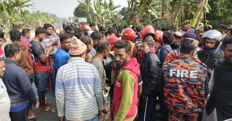 সাতক্ষীরায় বাসচাপায় ভ্যানচালক নিহত