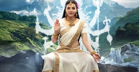 দেবী হয়ে এলেন কাজল