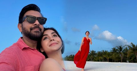 নীল সাগরের পাড়ে ‘মধুর মুহূর্ত’ কাটাচ্ছেন
