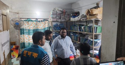 ছদ্মবেশে সাভারে বিআরটিএ অফিসে দুদকের অভিযান