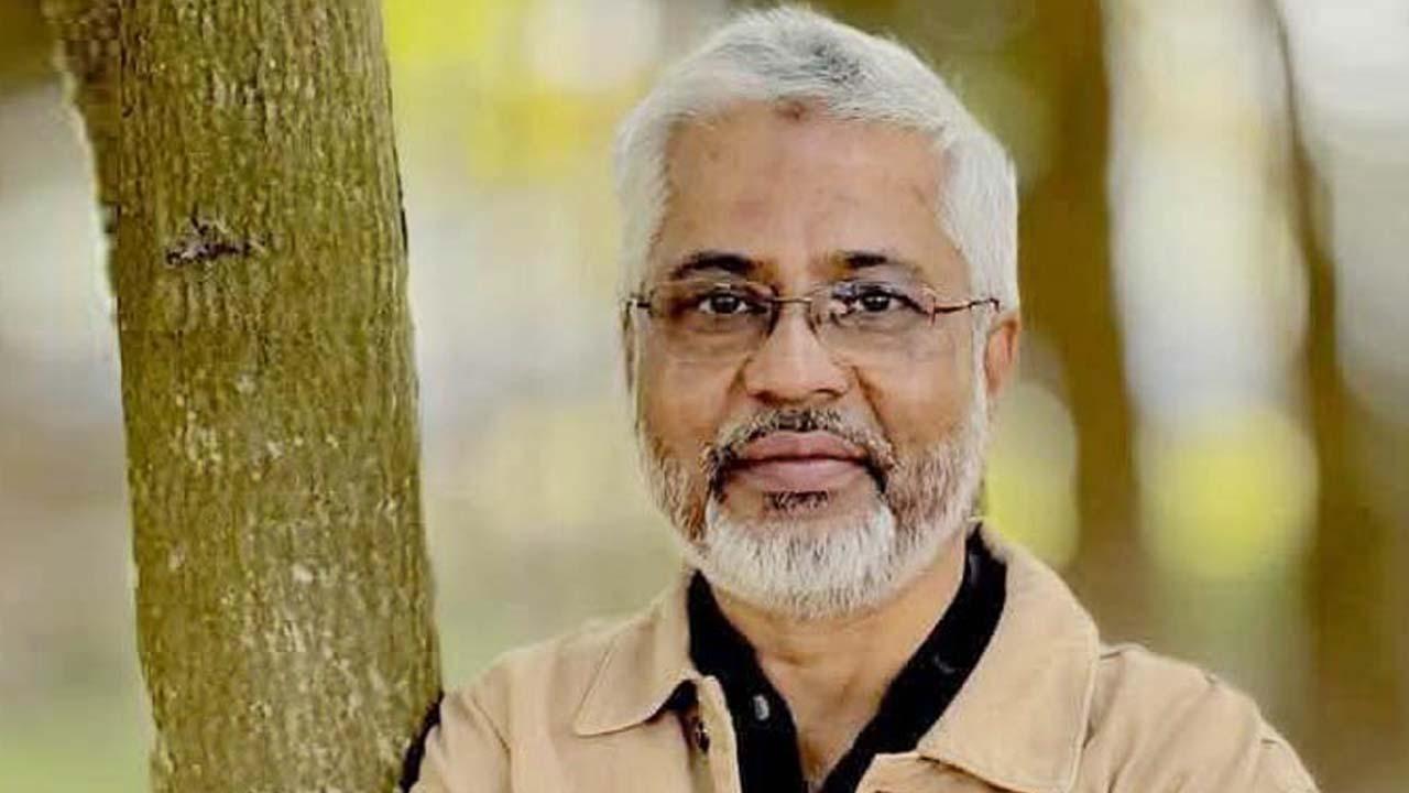 ট্রেনে হার্ট অ্যাটাক হয়ে নির্মাতার মৃত্যু