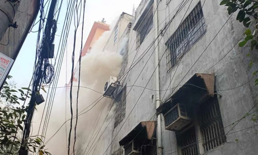 পুরানা পল্টনে আগুন নিয়ন্ত্রণে, উদ্ধারে বিজিবি