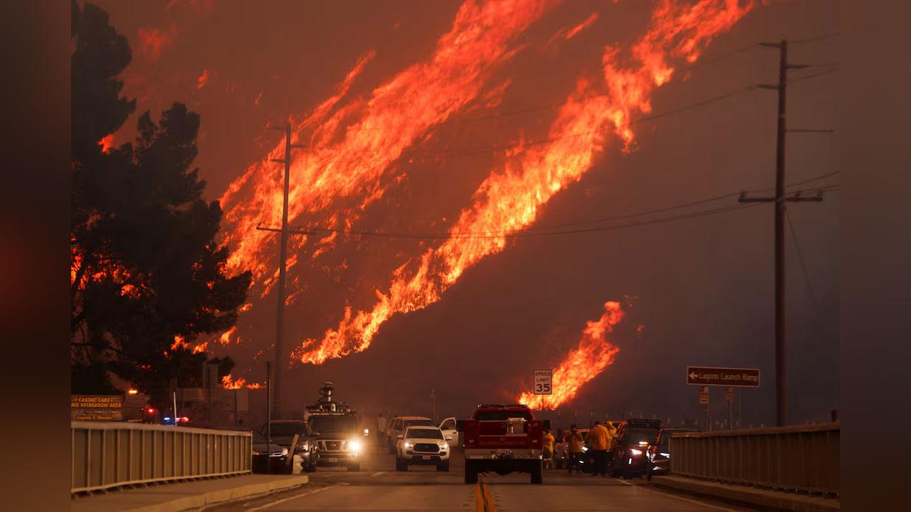 লস অ্যাঞ্জেলেসের কাছে ফের আগুন, ৩১ হাজার লোককে ঘর ছাড়ার নির্দেশ