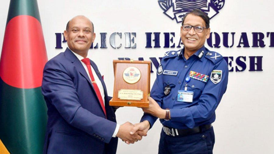 পুলিশ মহাপরিদর্শকের সঙ্গে বেবিচক চেয়ারম্যানের সাক্ষাৎ