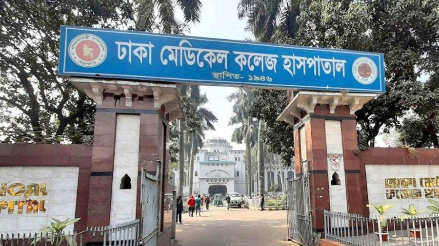 রাজধানী সুপার মার্কেটের সামনে মাইক্রোবাসের ধাক্কায় প্রাণ গেলো নারীর
