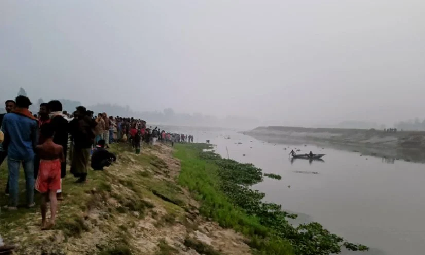 বন্ধুর বাড়িতে বেড়াতে গিয়ে নদীতে নেমে নিখোঁজ ৩ স্কুলশিক্ষার্থী