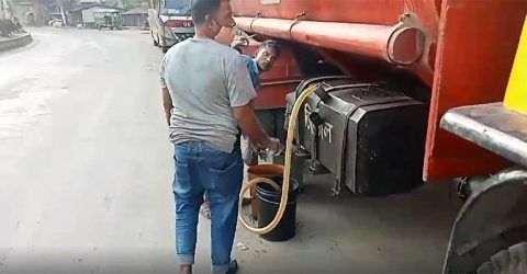 চট্টগ্রামের বায়েজিদে চোরাই তেলের রমরমা ব্যবসা