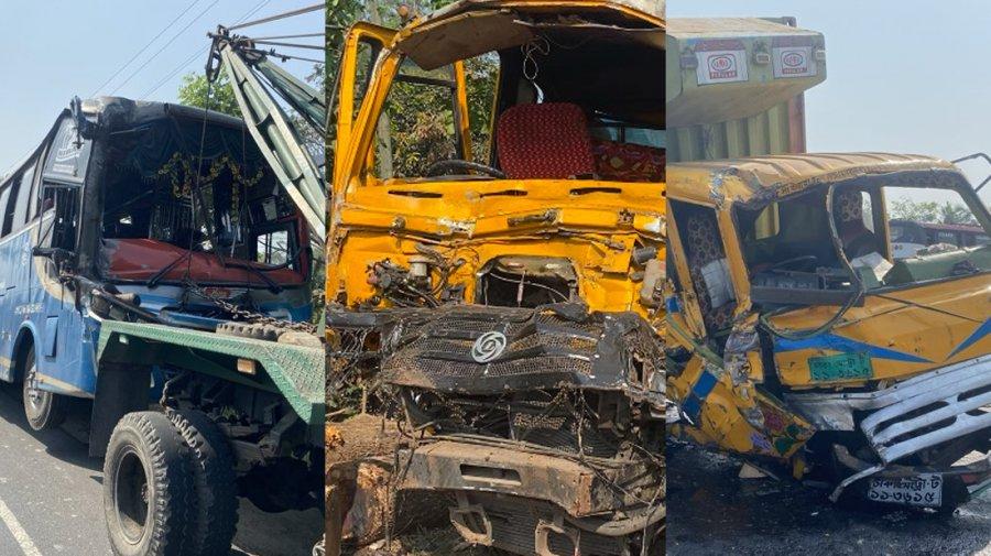 বাসের সামনে থাকা কাভার্ডভ্যানে ধাক্কা, চার গাড়ির সংঘর্ষ প্রাণ গেলো দুজনের