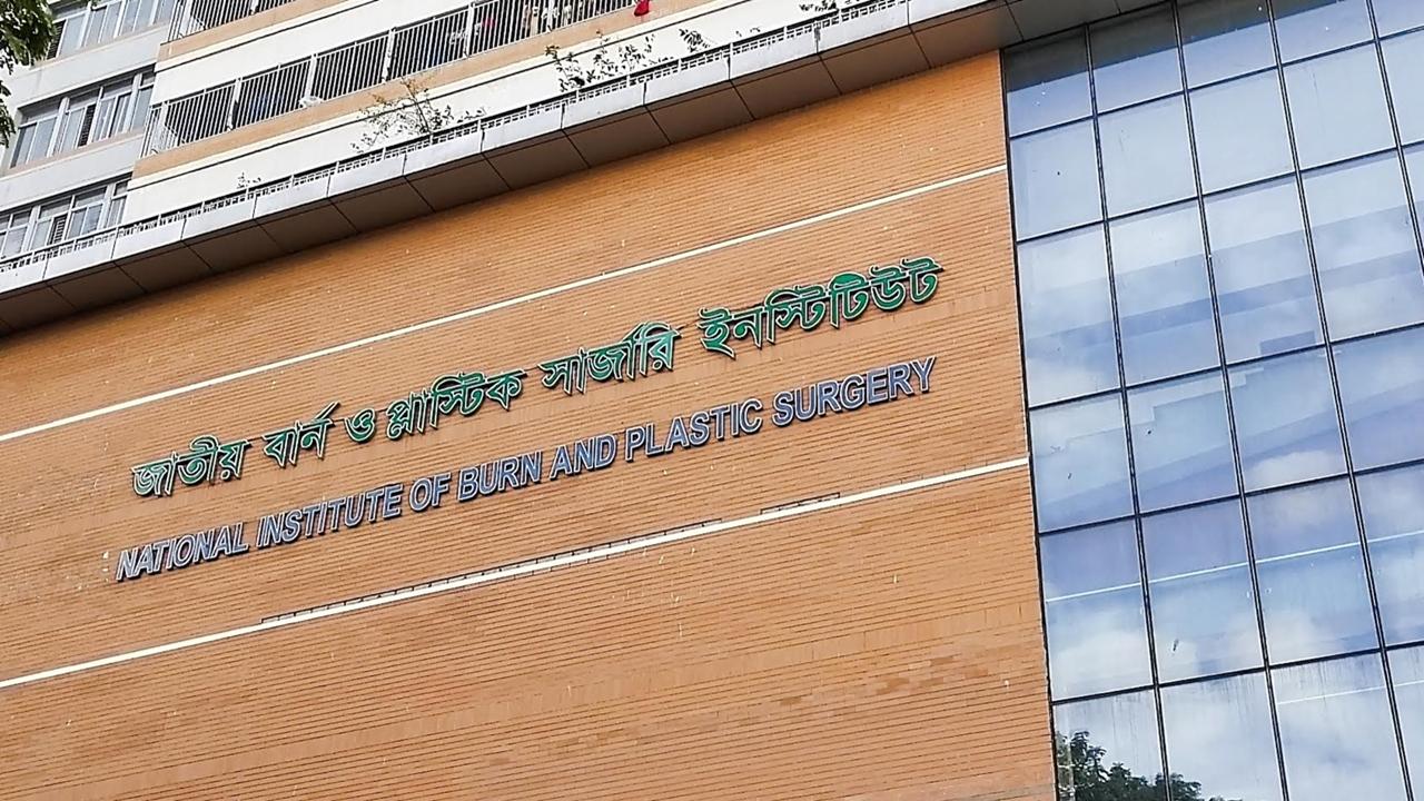 গ্যাস সিলিন্ডার বিস্ফোরণে শিশুসহ একই পরিবারের দগ্ধ ৩
